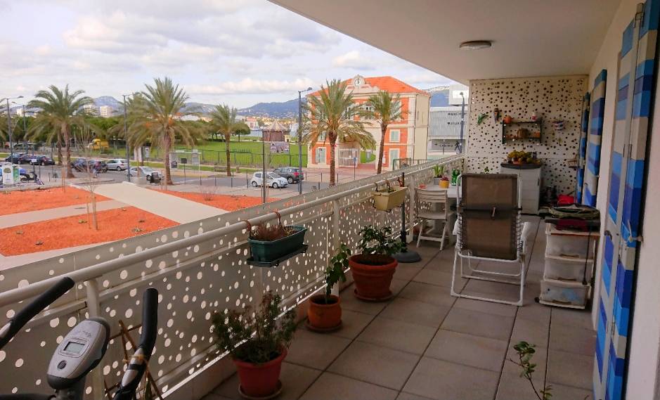 Appartement avec terrasse à vendre dans une résidence récente de Porte Marine
