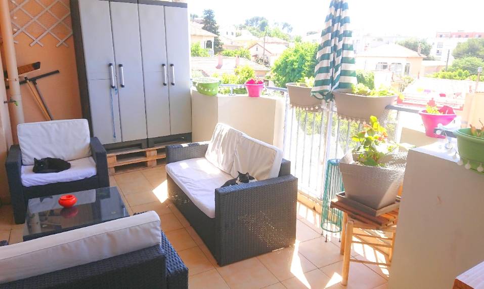 Grande terrasse sans vis-à-vis et avec une exposition Ouest