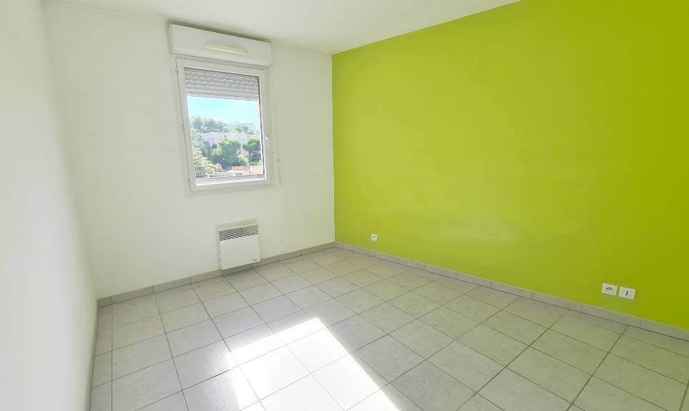 Appartement d'une chambre à vendre dans un beau quartier seynois