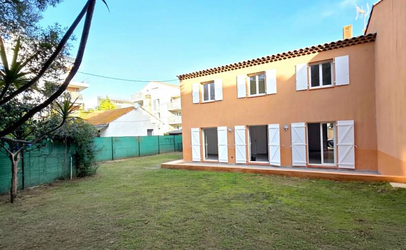 Maison 5 pièces moderne avec garage et jardin à vendre dans le quartier seynois des Portes Marines