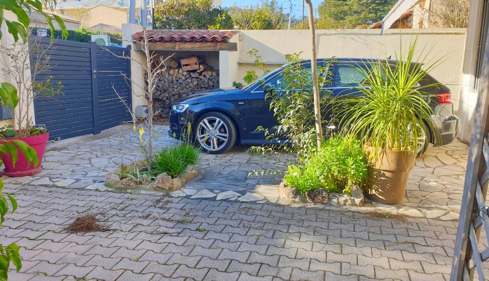 Appartement de type bas de villa à vendre quartier Fabregas