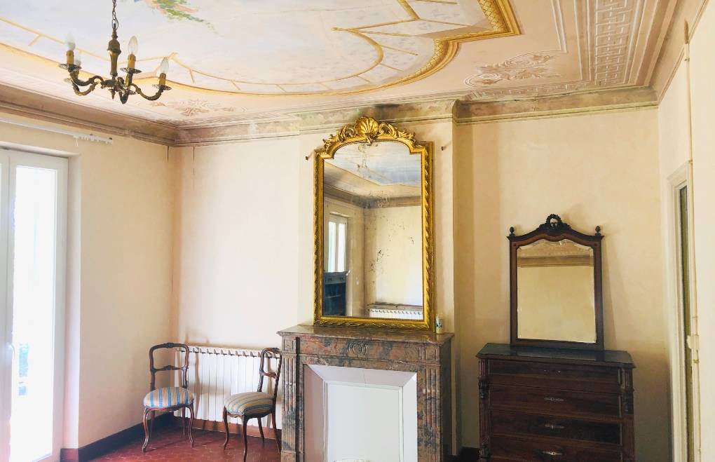 Grande parcelle de terrain arborée d'environ 1500 m²