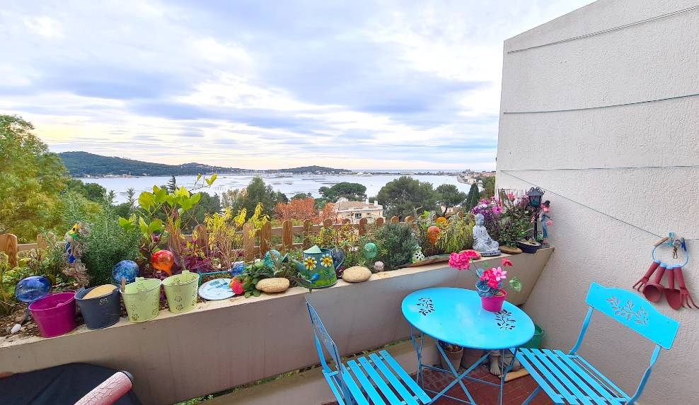 Studio en dernier étage avec vue mer à vendre dans résidence prestigieuse à La Seyne