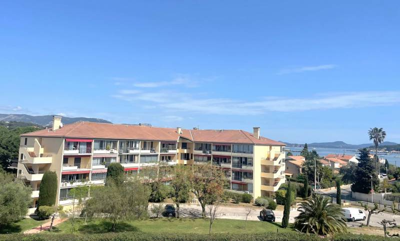 Appartement en dernier étage avec vue sur la rade de Toulon à vendre résidence 