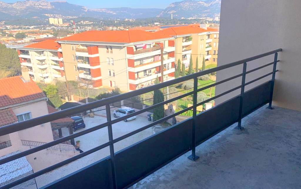 Appartement T3 avec terrasse profitant d'une vue dégagée
