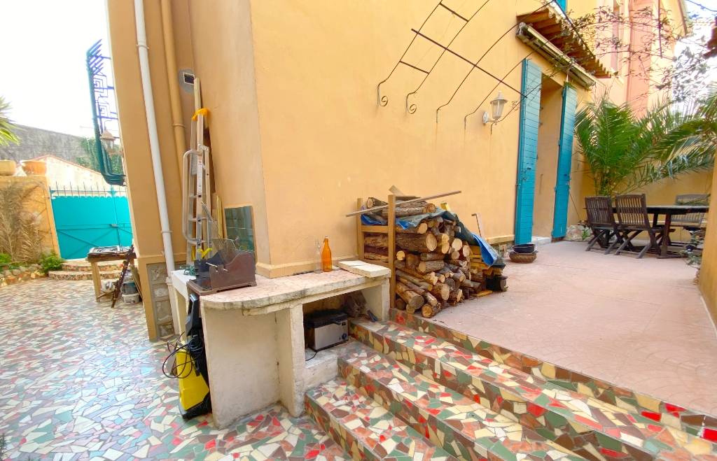 Maison avec terrasse à vendre proche du centre-ville