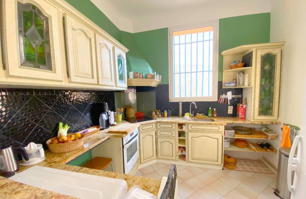 Cuisine traditionnelle toute équipée