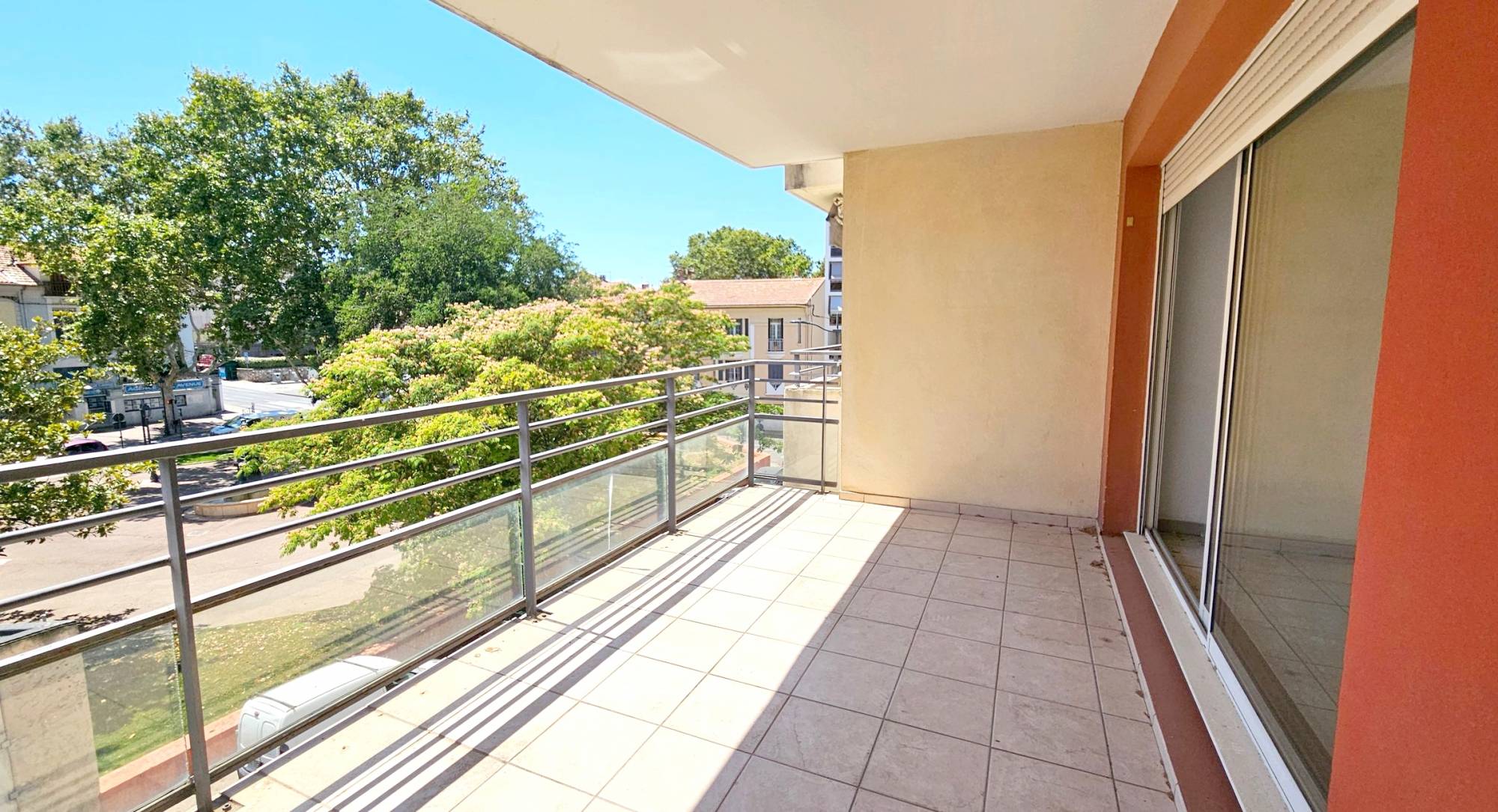 Appartement avec places de parking privatives à vendre face au Square Anatole France