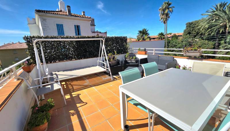 Appartement dans maison de maître des années 40 à vendre par notre agence immobilière à Tamaris