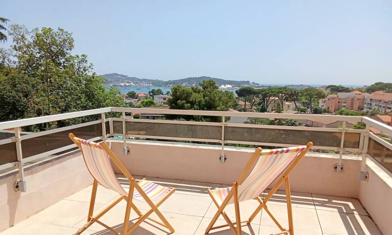 Appartement avec grande terrasse et vue mer à vendre Avenue Auguste Plane dans la résidence 