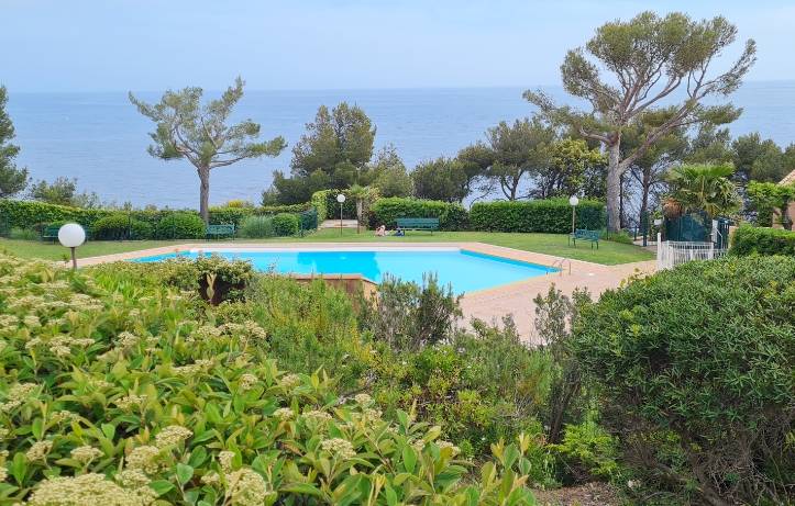 Résidence avec piscine et gardiennage localisée à Pin Rolland