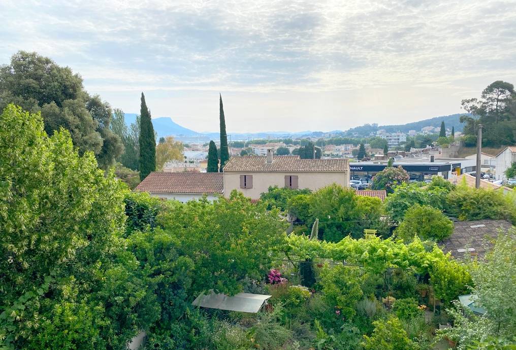 Appartement avec vue mer à vendre sur les hauteurs du centre-ville de La Seyne