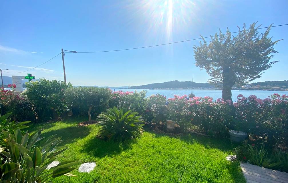 Appartement trois pièces avec vue mer panoramique à vendre à La Seyne Sud