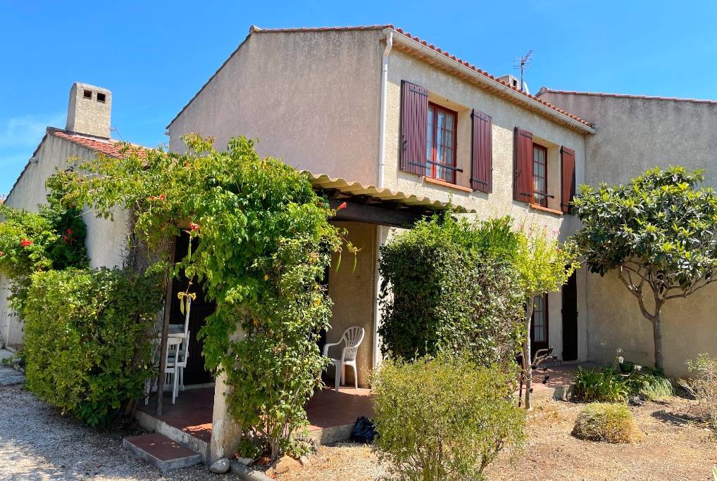 Maison trois façades de construction traditionnelle à vendre à Fabrégas