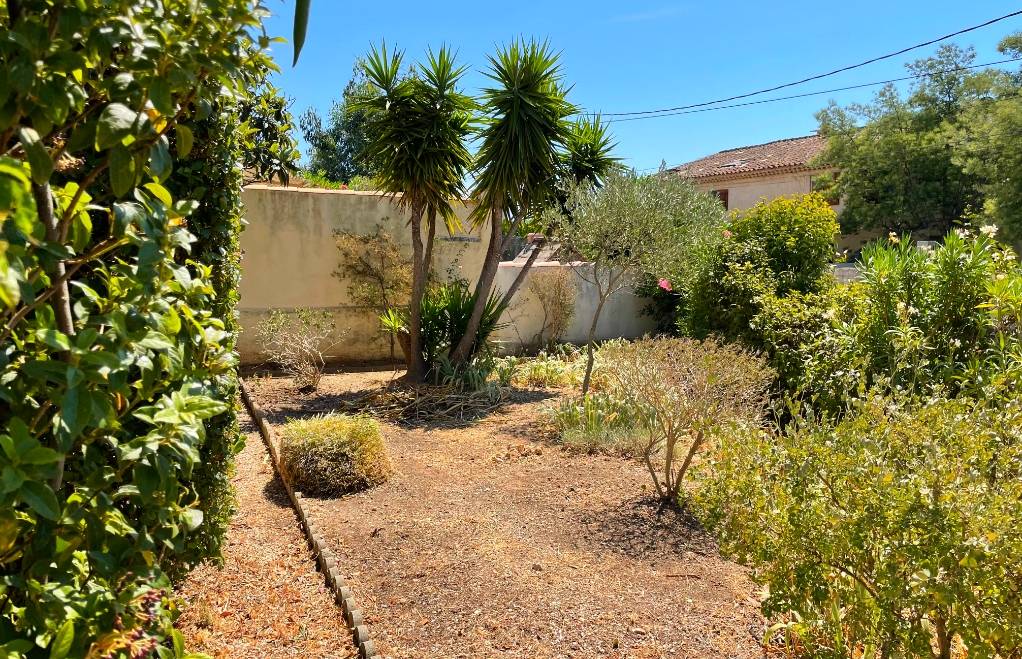 Maison avec garage et terrain à vendre à La Seyne-sur-Mer