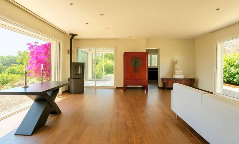 Propriété moderne 4 pièces de trois chambres à vendre par notre agence immobilière La Seyne-sur-Mer Chemin des Barelles