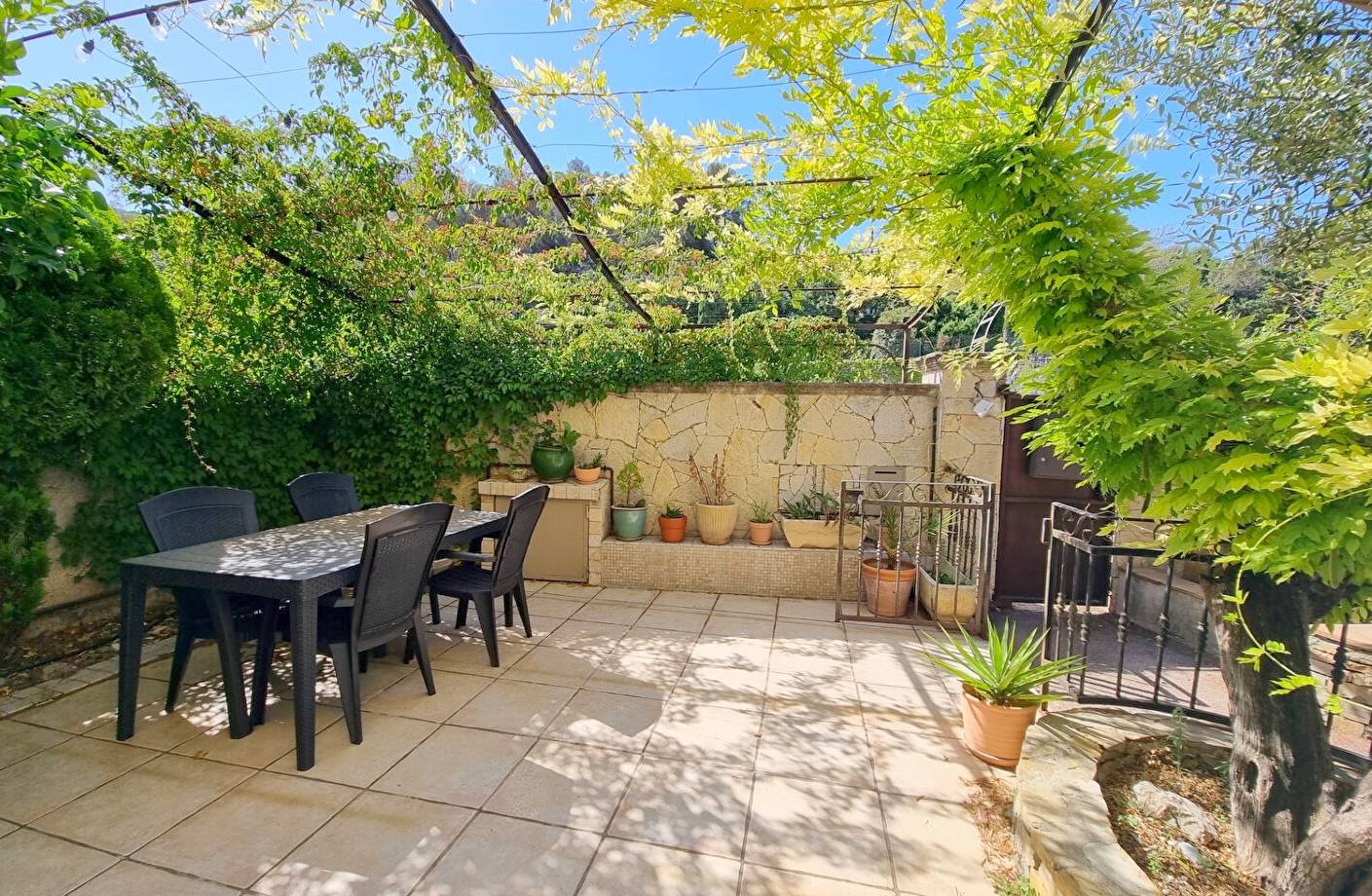 Maison avec terrasse à vendre à proximité de l'Avenue de Rome