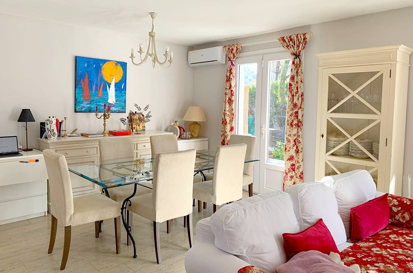 Appartement climatisé de deux chambres avec jardin privatif à vendre dans le Var