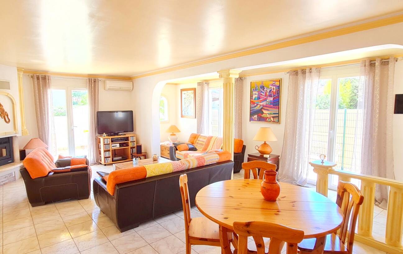 Propriété rénovée et climatisée à vendre à 10 minutes à pied de la plage de Mar Vivo