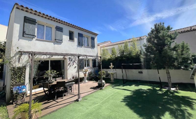 Maison 5 pièces de quatre chambres avec le jardin et le garage, à vendre sur la commune de La Seyne-sur-Mer
