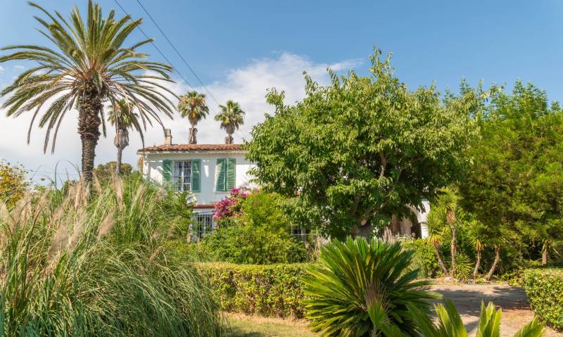 Imprégnez-vous de la vue mer imprenable depuis cette propriété exclusive de La Seyne-sur-Mer