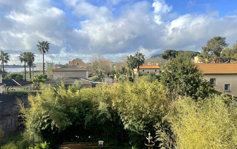 Appartement 3 pièces avec aperçu mer à vendre à deux pas de la Corniche Georges Pompidou à La Seyne-sur-Mer