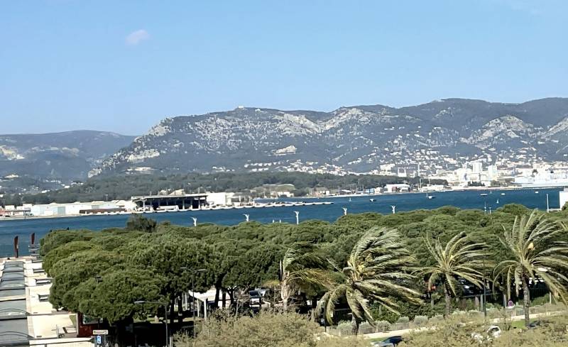 Appartement avec jolie vue sur la rade à vendre par notre agence immobilière Rue Flammarion