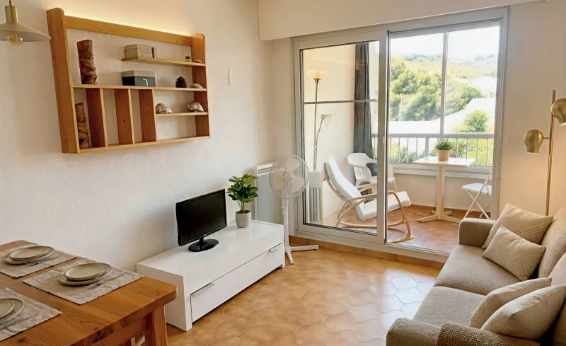 Studio à vendre en dernier étage d'une résidence avec ascenseur située Avenue de la Mer à Saint-Mandrier