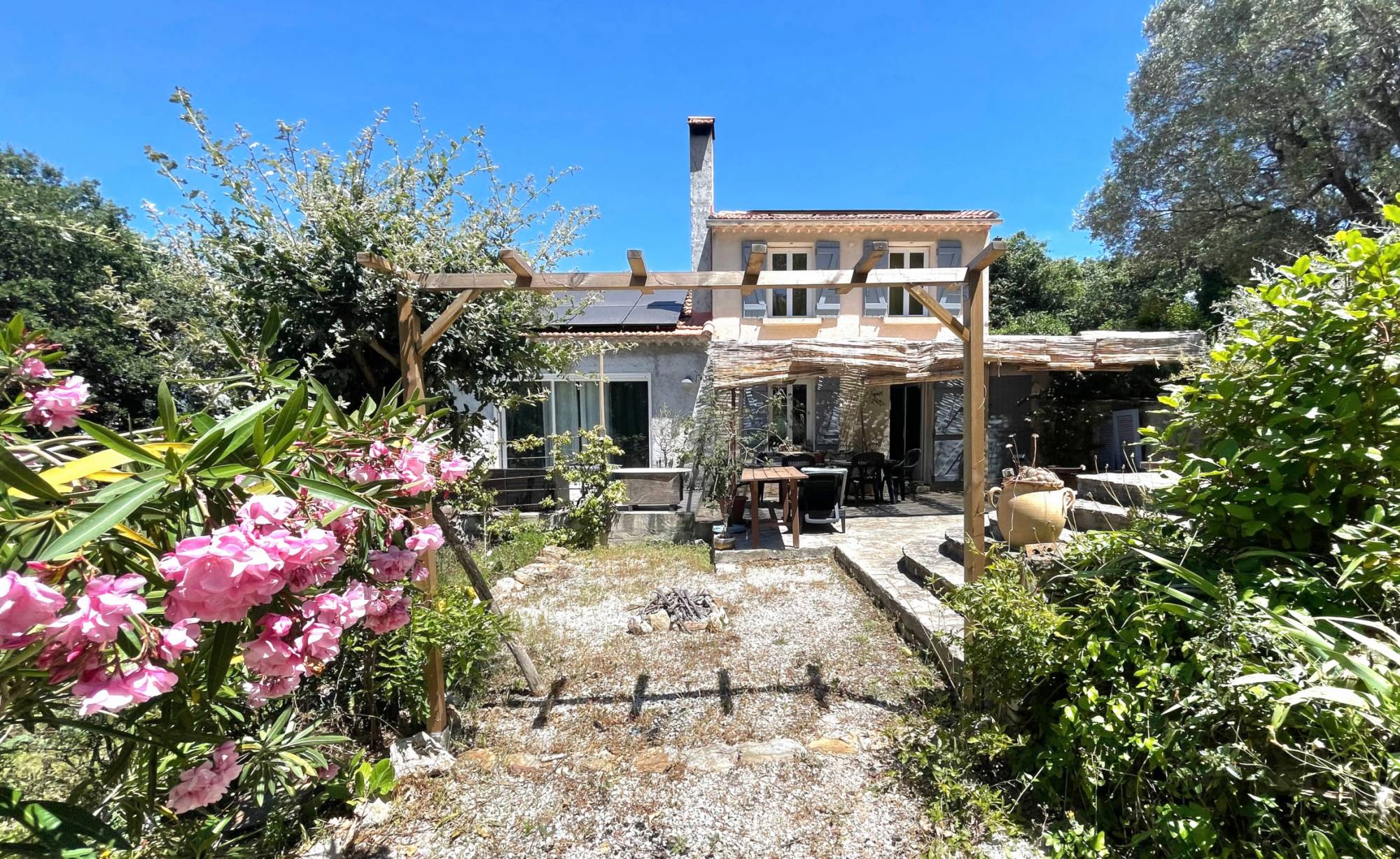 Villa de charme avec immense jardin arboré à vendre à La Seyne-sur-Mer