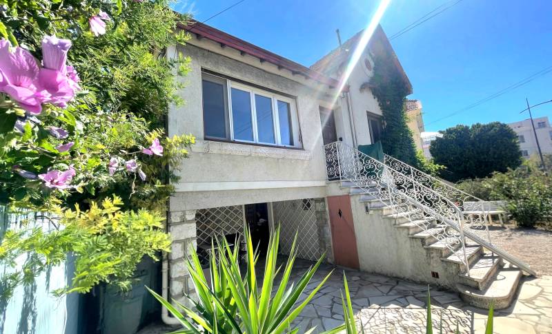 Pavillon de charme des années 30 en vente immobilière dans le Sud de la France, sur la commune de La Seyne-sur-Mer