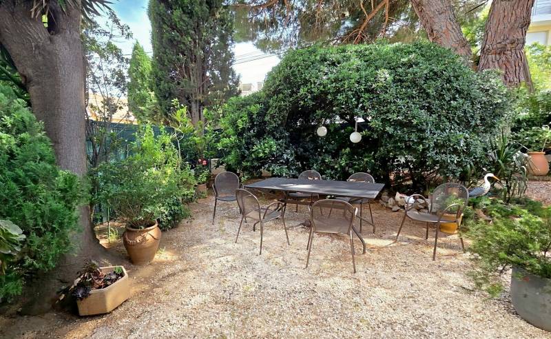 Appartement 3 pièces en rez-de-chaussée avec jardin privatif arboré à vendre quartier de Mar Vivo à La Seyne-sur-Mer