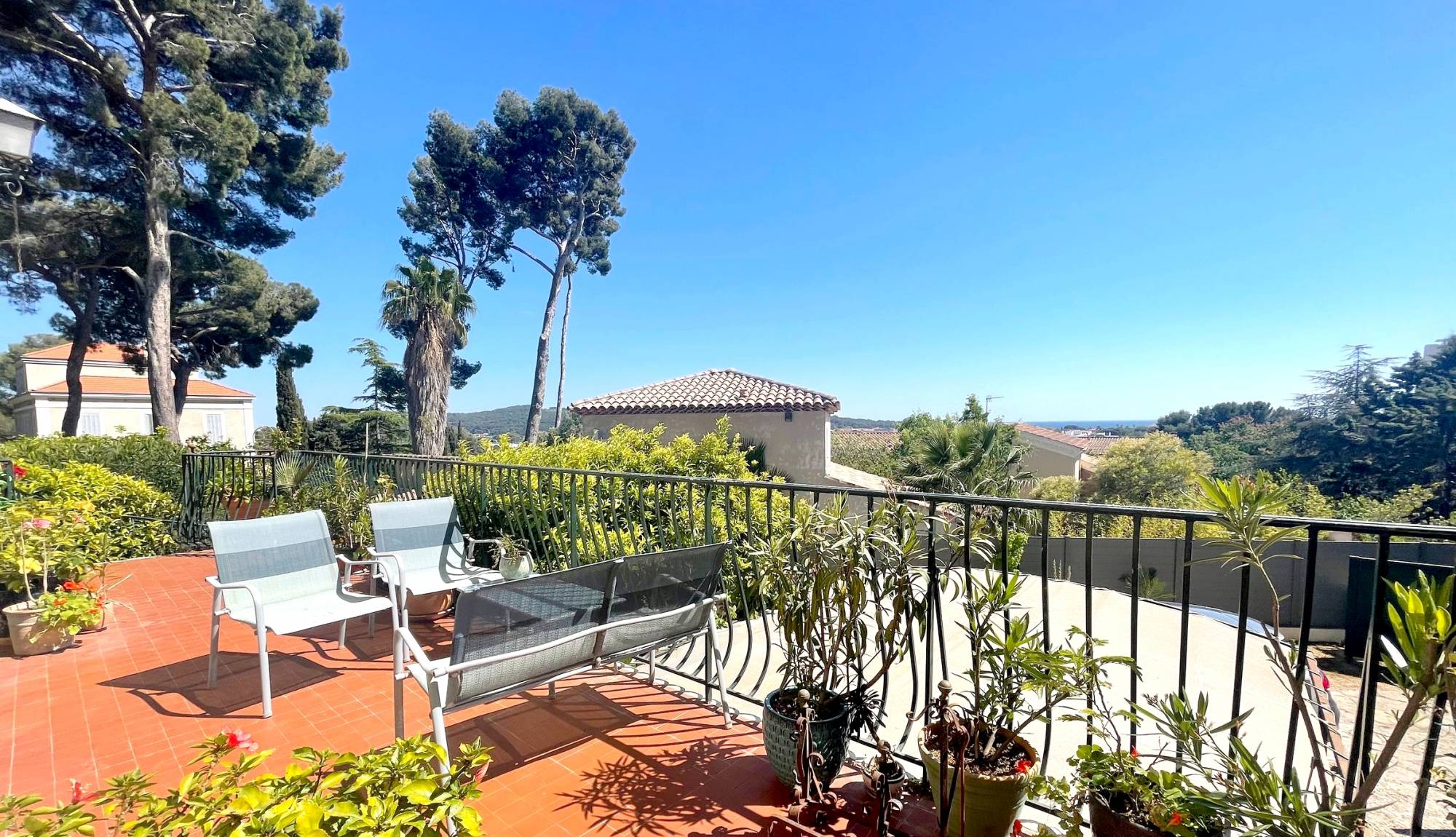 Villa suspendue sur la pointe de la colline de l'Evescat à La Seyne-sur-Mer