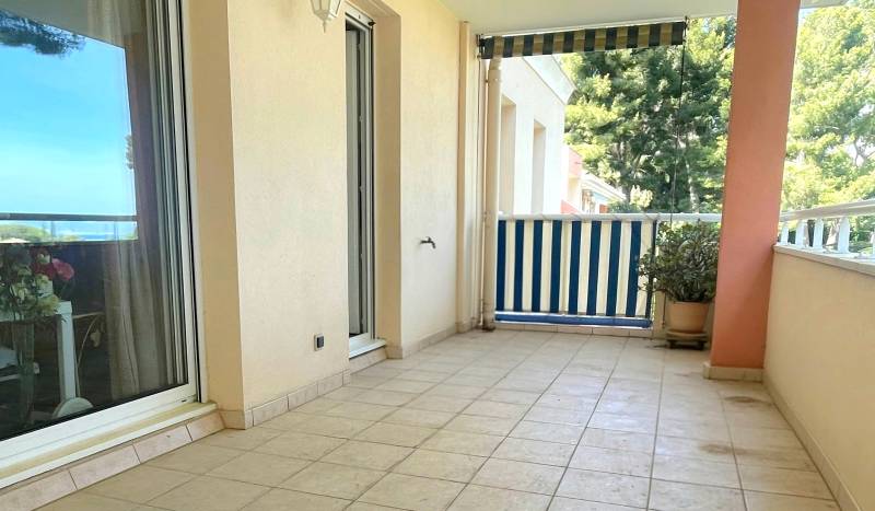 Appartement avec grande terrasse et parking privatif à vendre à La Seyne Sud