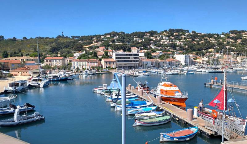 Appartement avec vue mer à vendre Place des Résistants à Saint-Mandrier