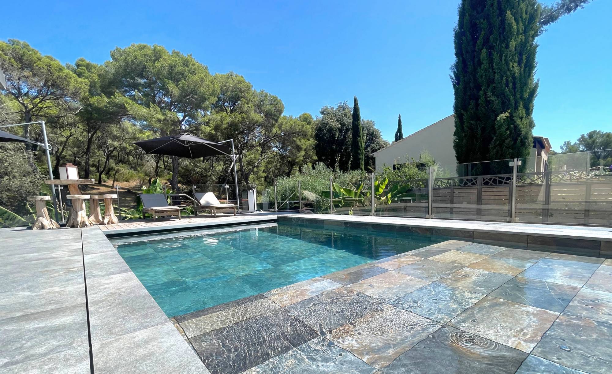 Villa modernisée avec piscine à vendre sur le littoral du Var