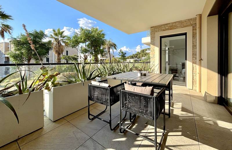 Appartement F2 avec terrasse et stationnement privatif à vendre à Port Pin Rolland