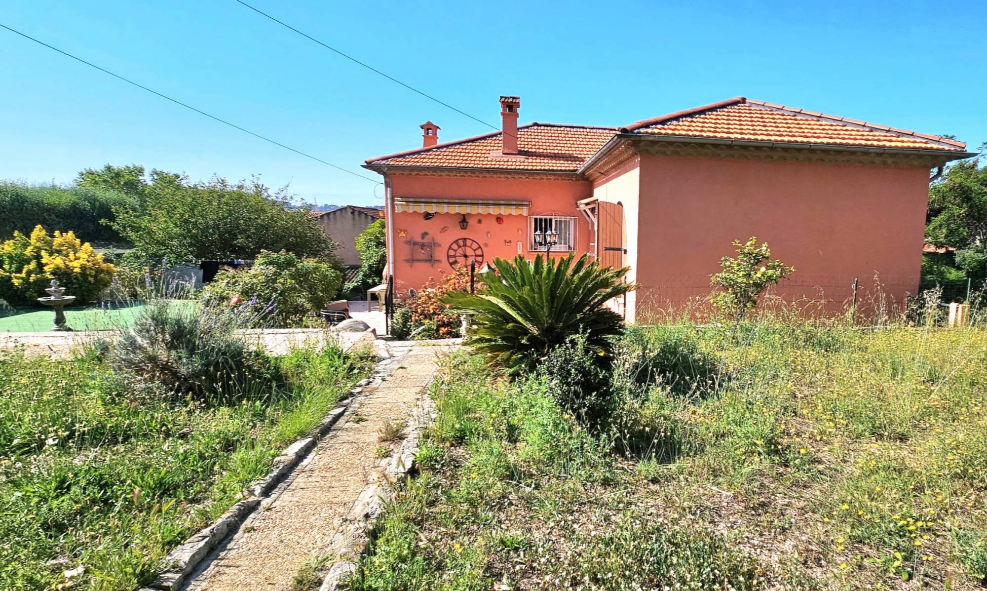 Villa familiale avec trois chambres à vendre à proximité du port de plaisance de La Seyne-sur-Mer