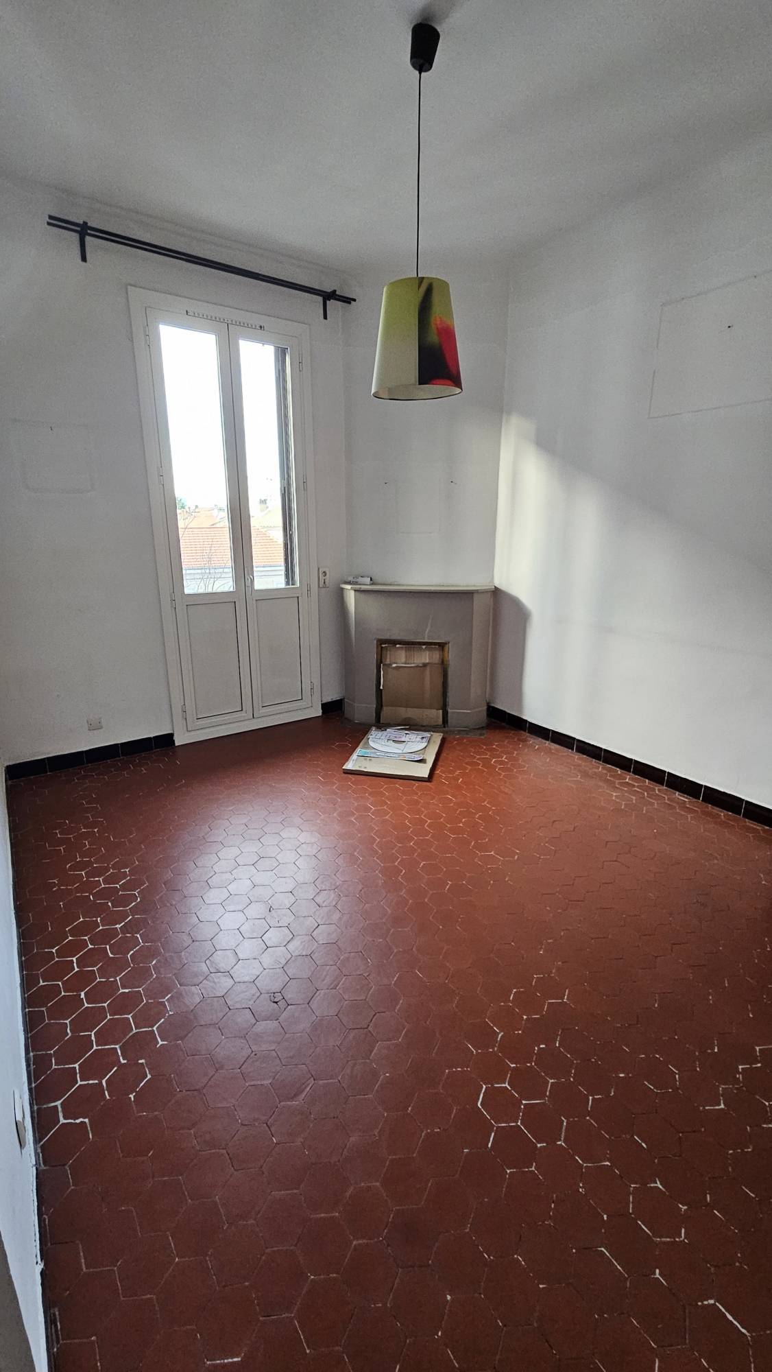 A L'ACHAT 3 PICES DANS MAISON DE VILLE COMMUNE DE LA SEYNE SUR MER PROCHE PORT