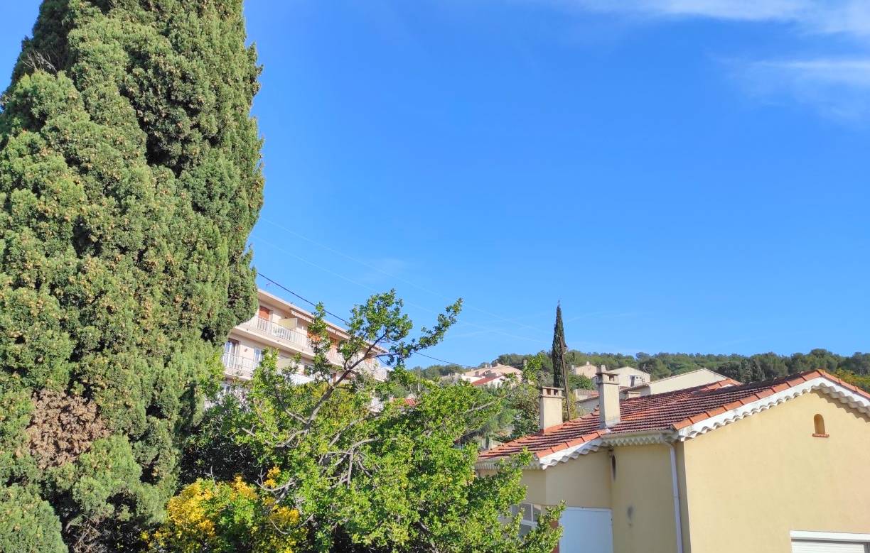 Maison de ville trois façades à vendre en Région Sud