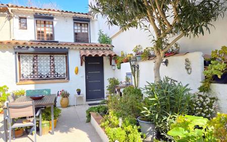 Notre zone d'activité pour ce service Maison de ville avec garage à vendre