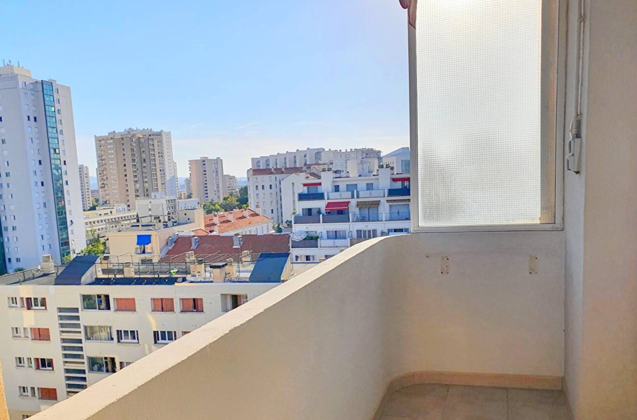 Appartement avec balcon à vendre dans la résidence "Le Plaisance" à Toulon