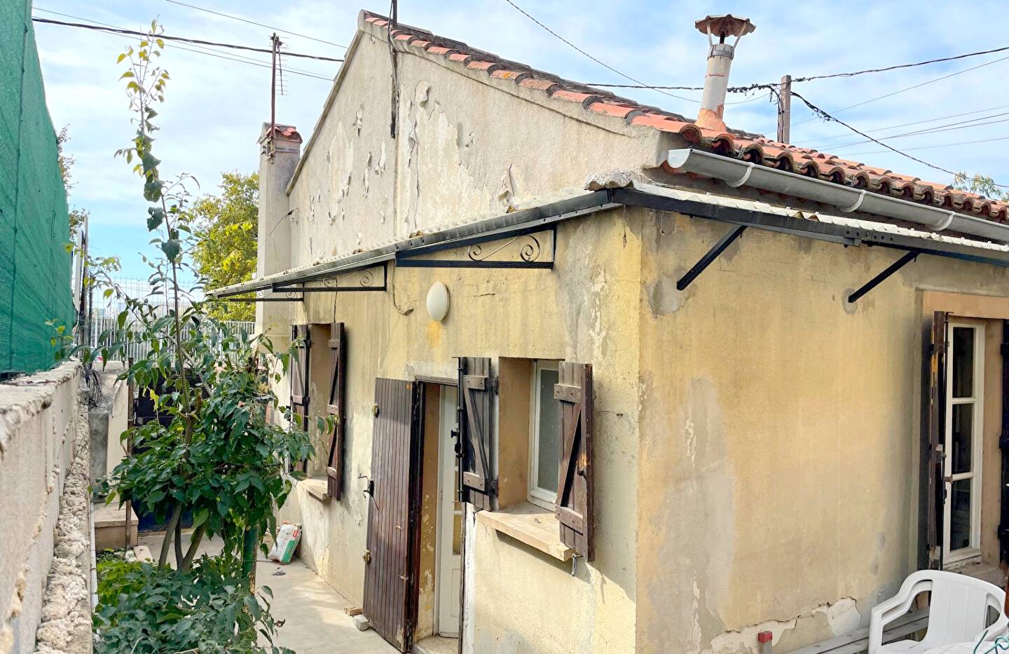 Petite maison à rénover à vendre dans le quartier Brégaillon à La Seyne