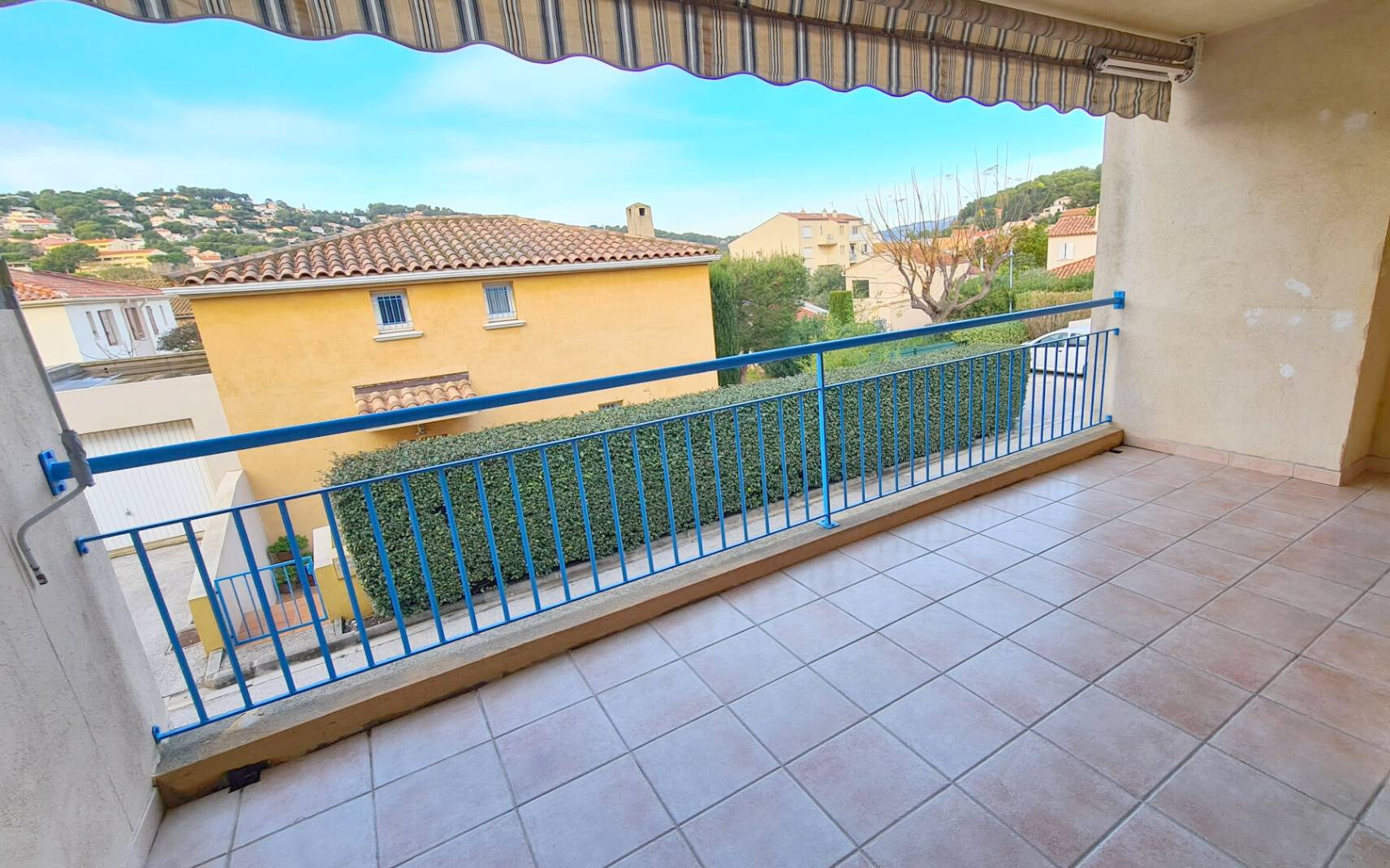 Appartement avec terrasse à vendre dans le village côtier de Saint-Mandrier