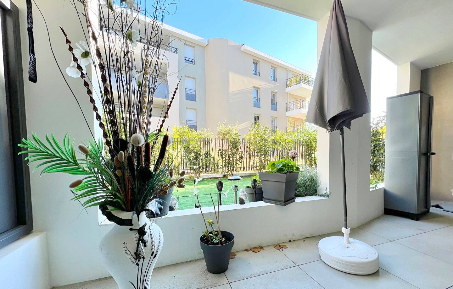 Appartement T2 rez-de-jardin avec terrasse couverte à vendre sur l'Avenue de la Mer à Six-Fours-les-Plages