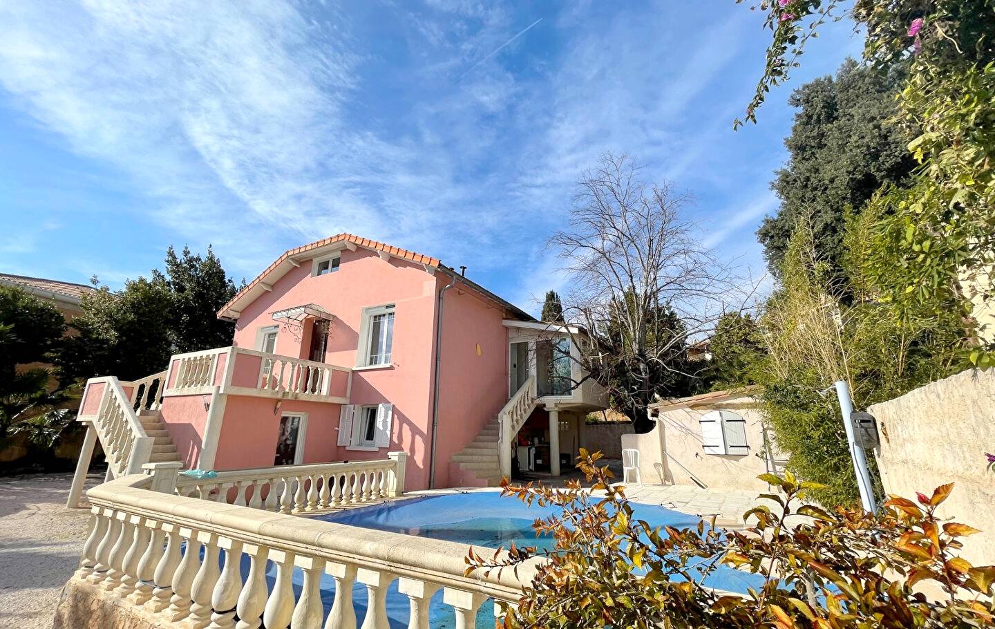 Propriété de deux appartements avec piscine à vendre à Tamaris, quartier La Seyne-sur-Mer