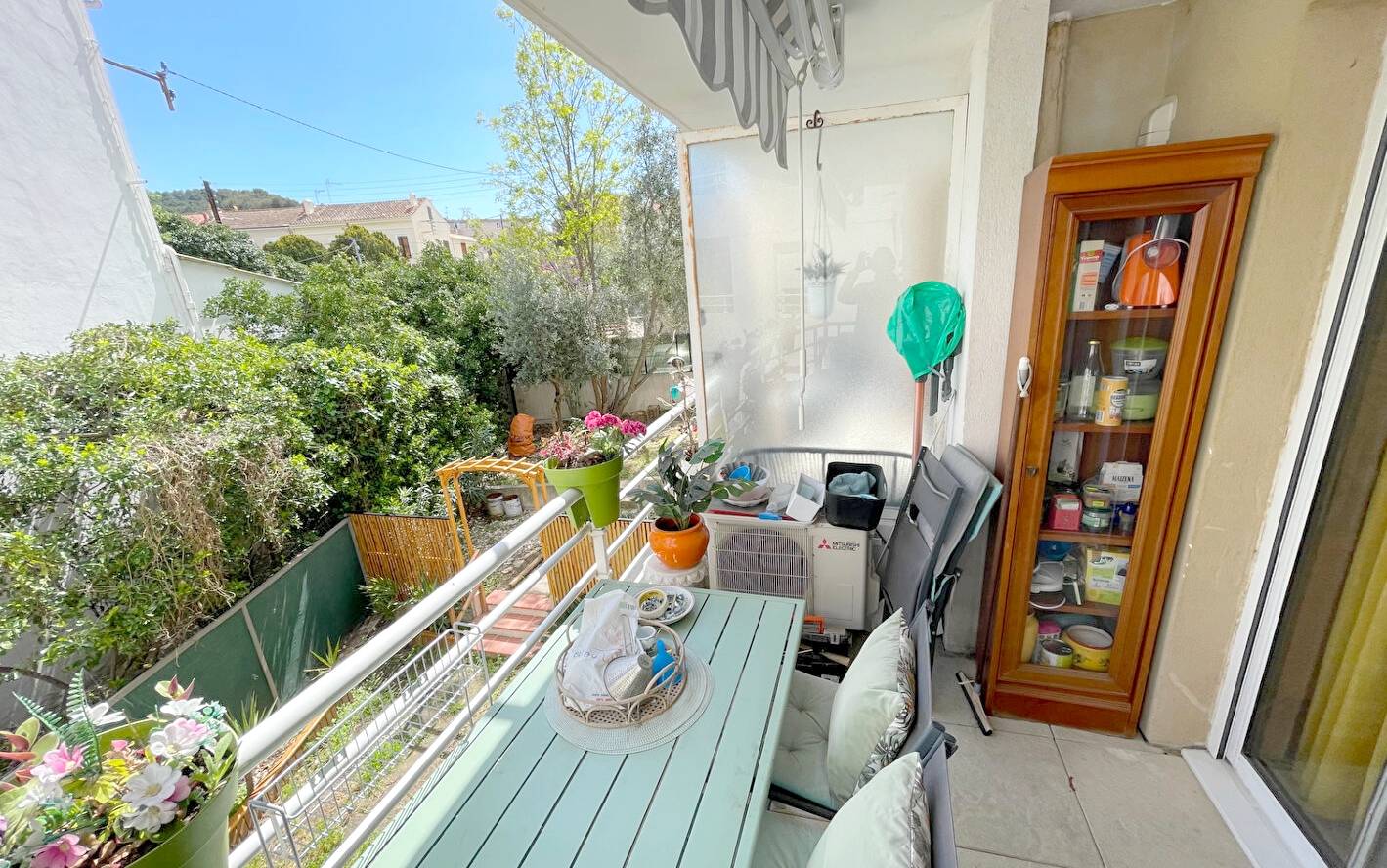 Appartement en premier étage à vendre Place Albert Camus à La Seyne-sur-Mer