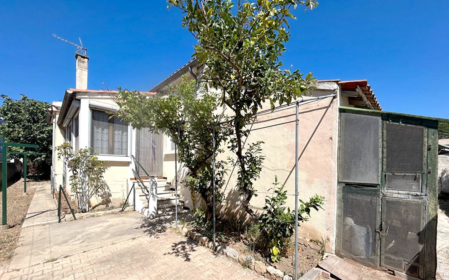 Maison 3 pièces de plain-pied avec jardin et garage à vendre à La Seyne, Camp Laurent