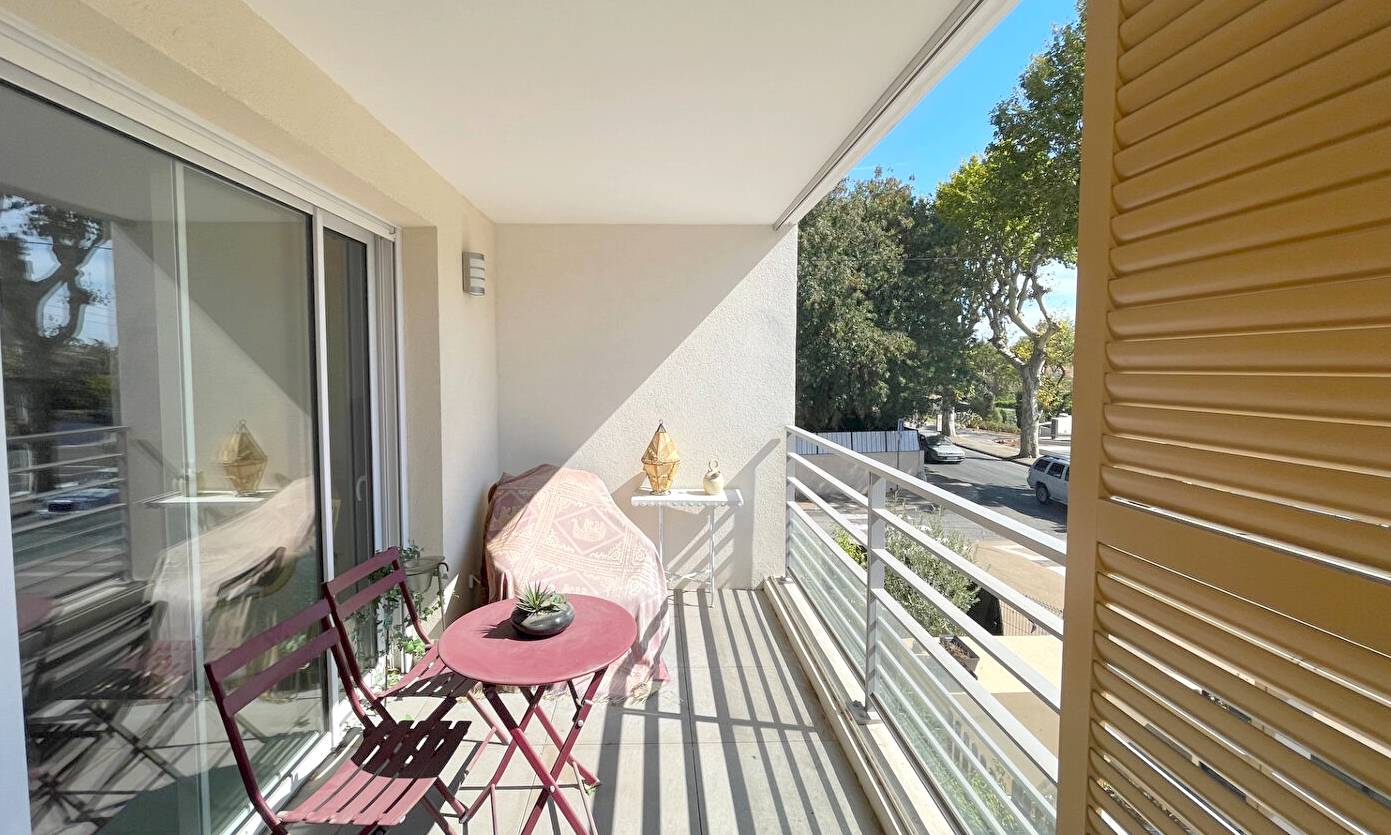Appartement 3 pièces récent avec grande terrasse à vendre à Toulon quartier la Palasse
