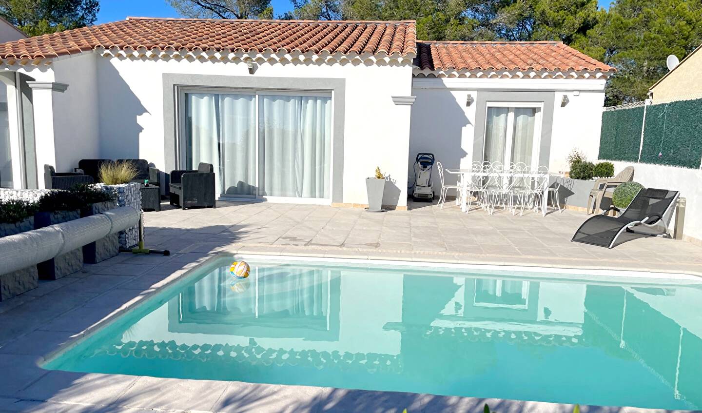 Maison récente de plain-pied avec piscine à vendre à Carnoules