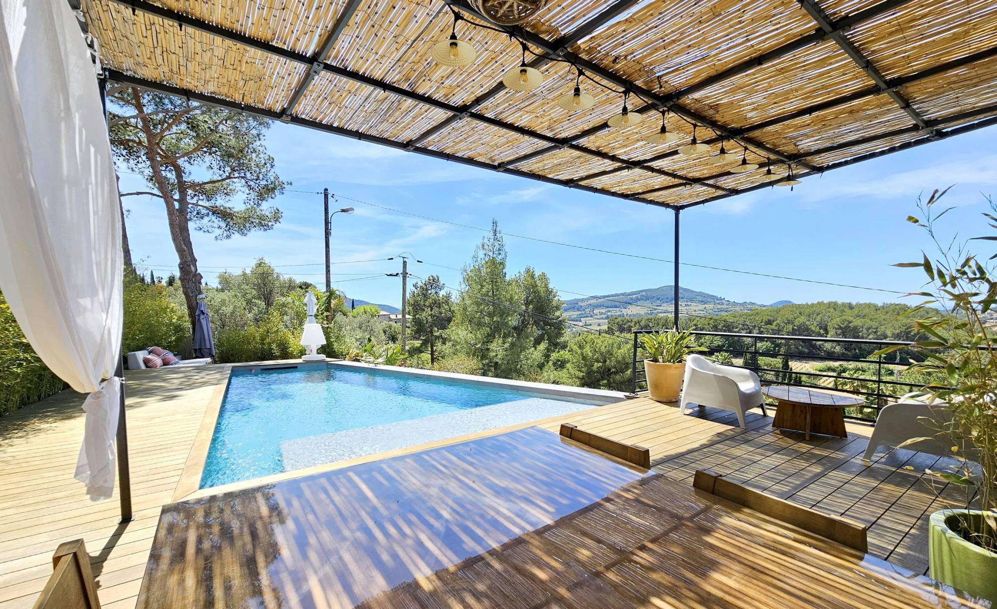 Propriété contemporaine avec piscine à vendre au village du Castellet